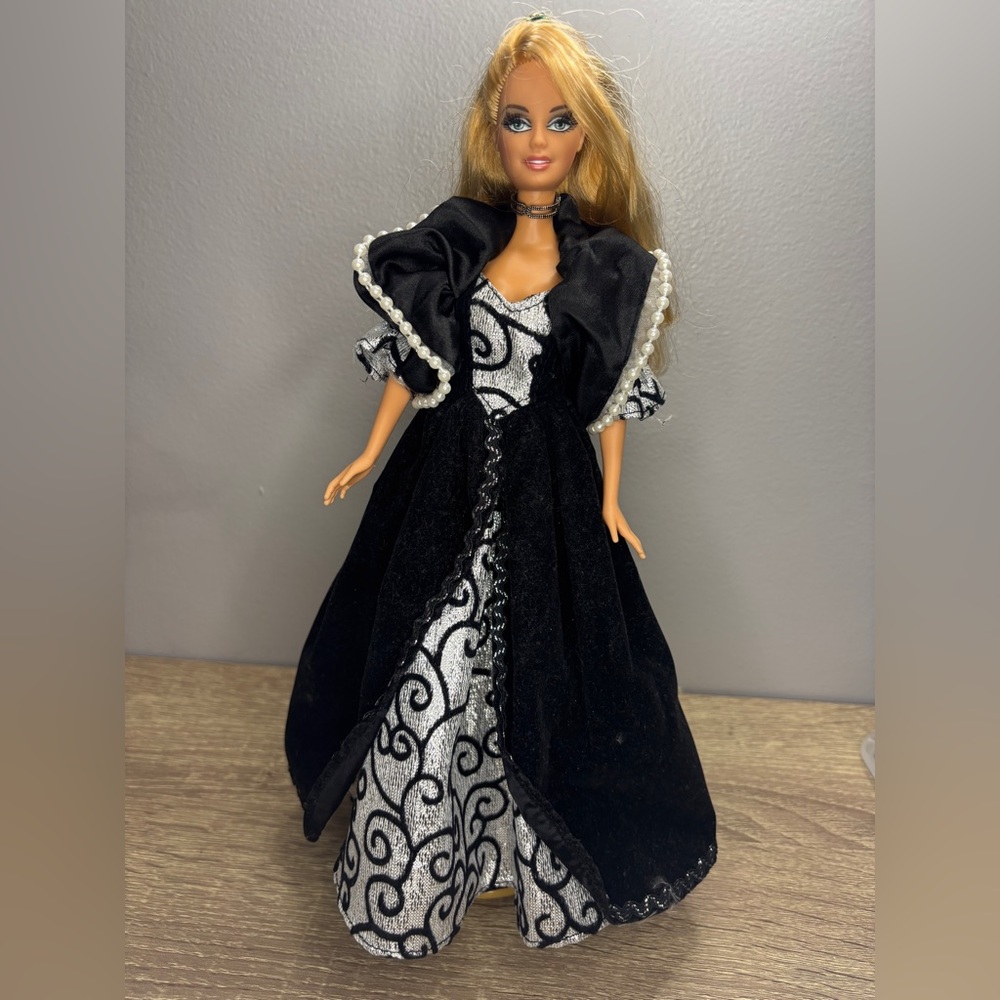 2004 Holiday Barbie